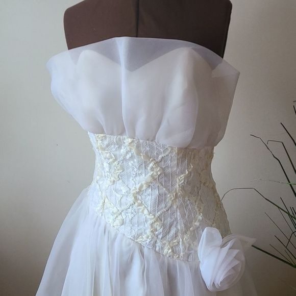 Vintage White Organza Wedding or Prom Dress 9/10 - Picture 2 of 11